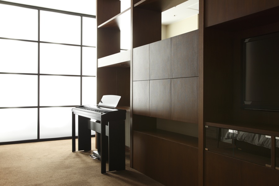 Raum mit einem Digitalpiano