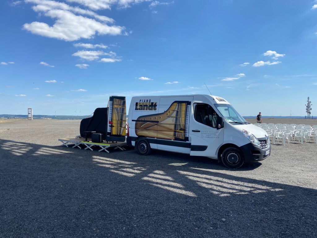 ein Klavier wird transportiert Foto 2