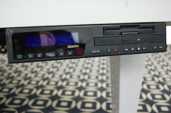 gebrauchter Flügel Foto 22