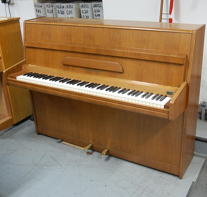 gebrauchtes Klavier Foto 9