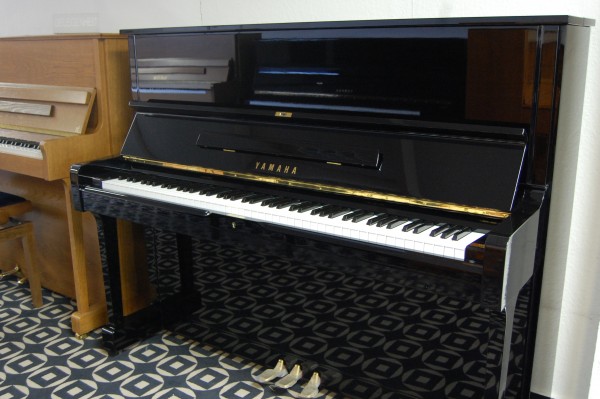 Pianohaus Landt Yamaha U1